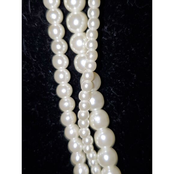 A Three Strand Faux Pearl Beaded Necklace Classic MCM Choker Elegant Graceful - Picture 3 of 9